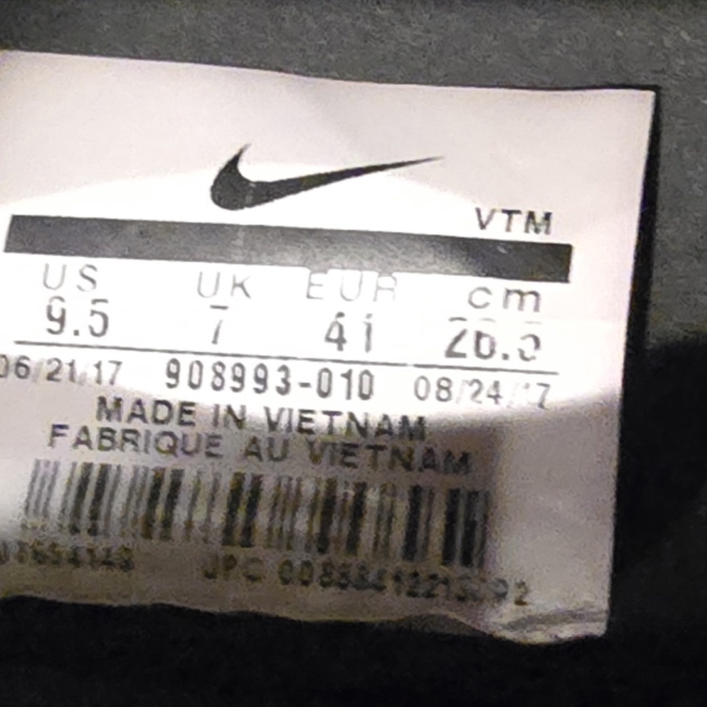 Nike Air Max Black & White Sneakers - Picture 12 of 12
